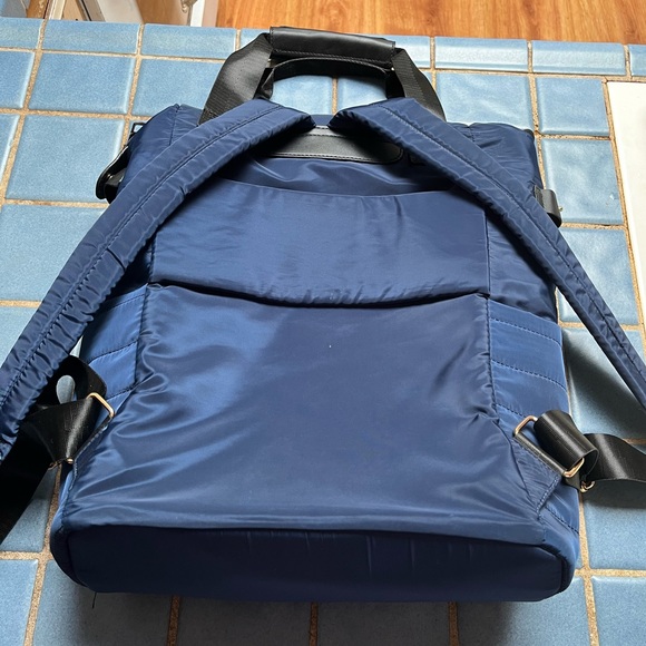 Adrienne Vittadini backpack - Picture 8 of 9